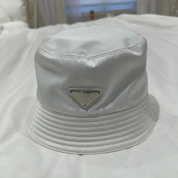 PRADA BUCKET HAT SIZE SMALL - Picture 3 of 4